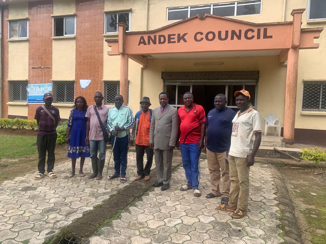 The executive of Mbabum Development Association visits the Mayor of Andek to discuss the possible construction of a new road to link Mbabum to ÀNDEK Town.