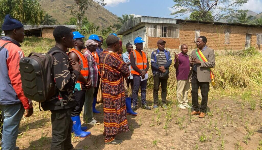 Presentation of the contractors to realize the 3 giant ultra modern markets of TEZE, Andek and TINECHUNG to its people