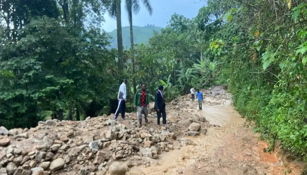 Visit of the Lord Mayor of Andek and the Divisional Officer for Ngie to a Mudslide Area in Bonatu Village