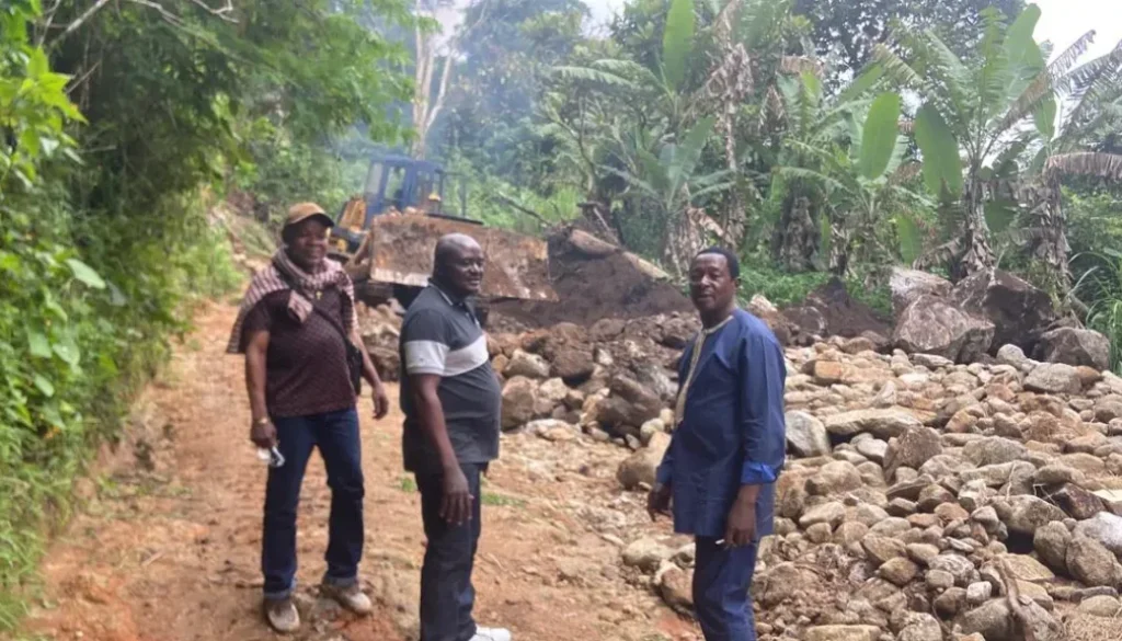 Andek-Ajei Road Reopened as Lord Mayor Leads Emergency Clearance of Landslide Debris.