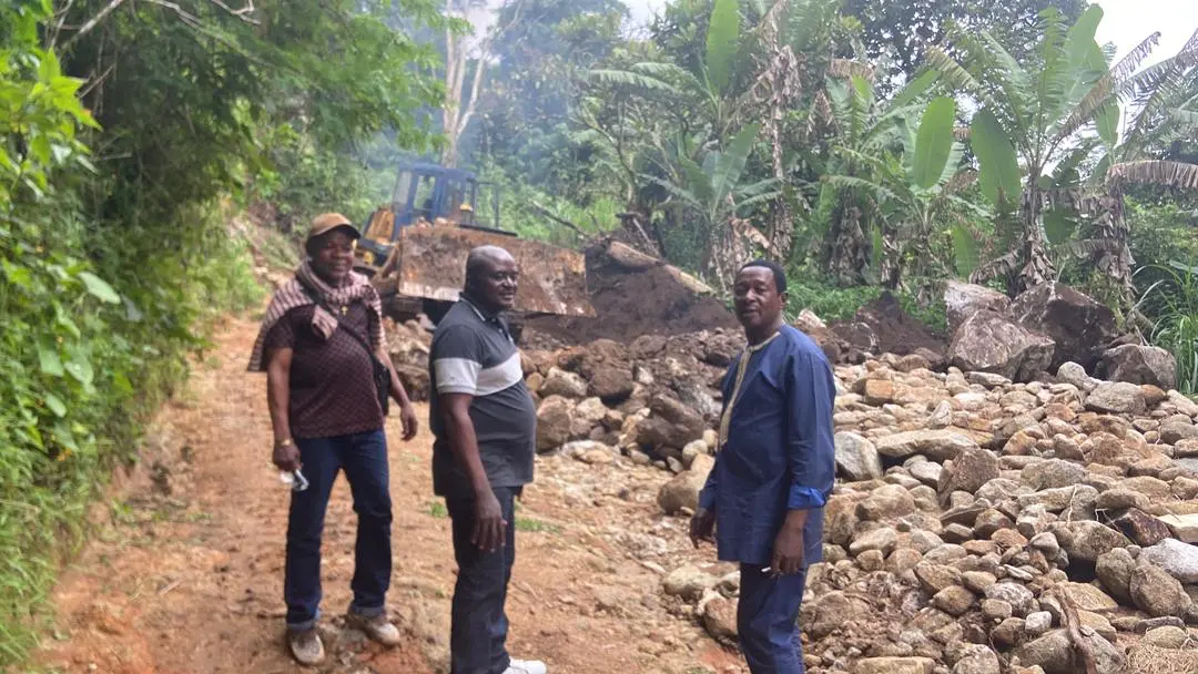 Andek-Ajei Road Reopened as Lord Mayor Leads Emergency Clearance of Landslide Debris.