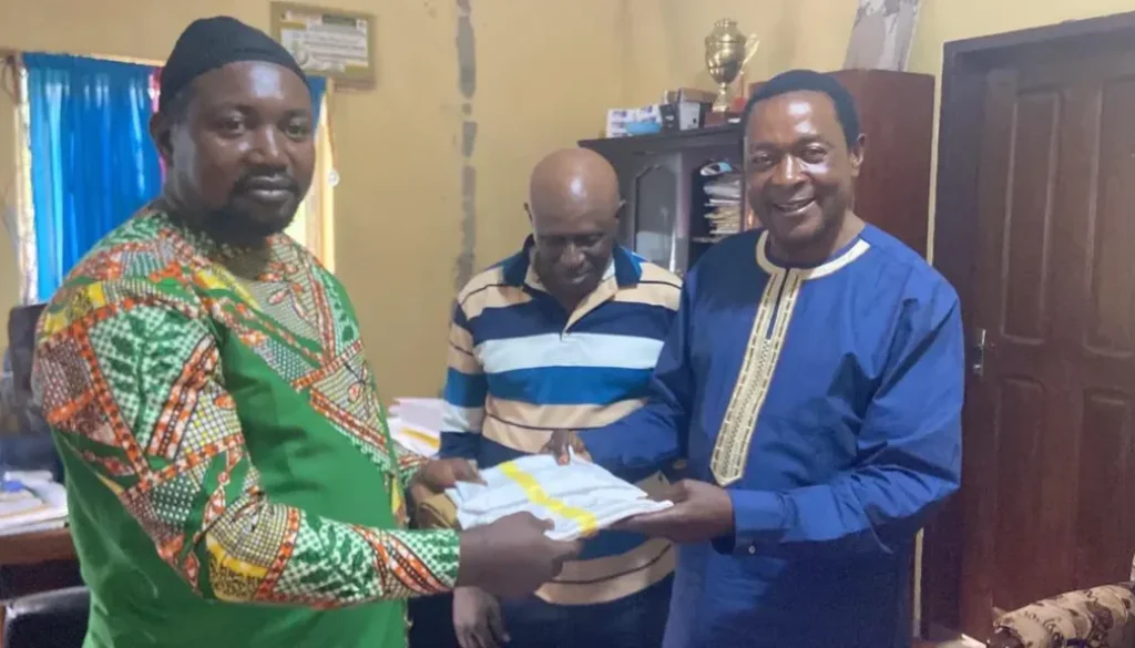 COMMUNIQUÉ DONATION OF SCHOOL UNIFORMS BY THE LORD MAYOR OF ANDEK COUNCIL