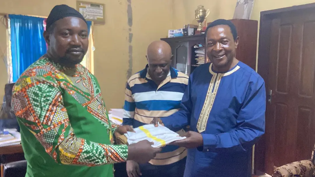 COMMUNIQUÉ DONATION OF SCHOOL UNIFORMS BY THE LORD MAYOR OF ANDEK COUNCIL